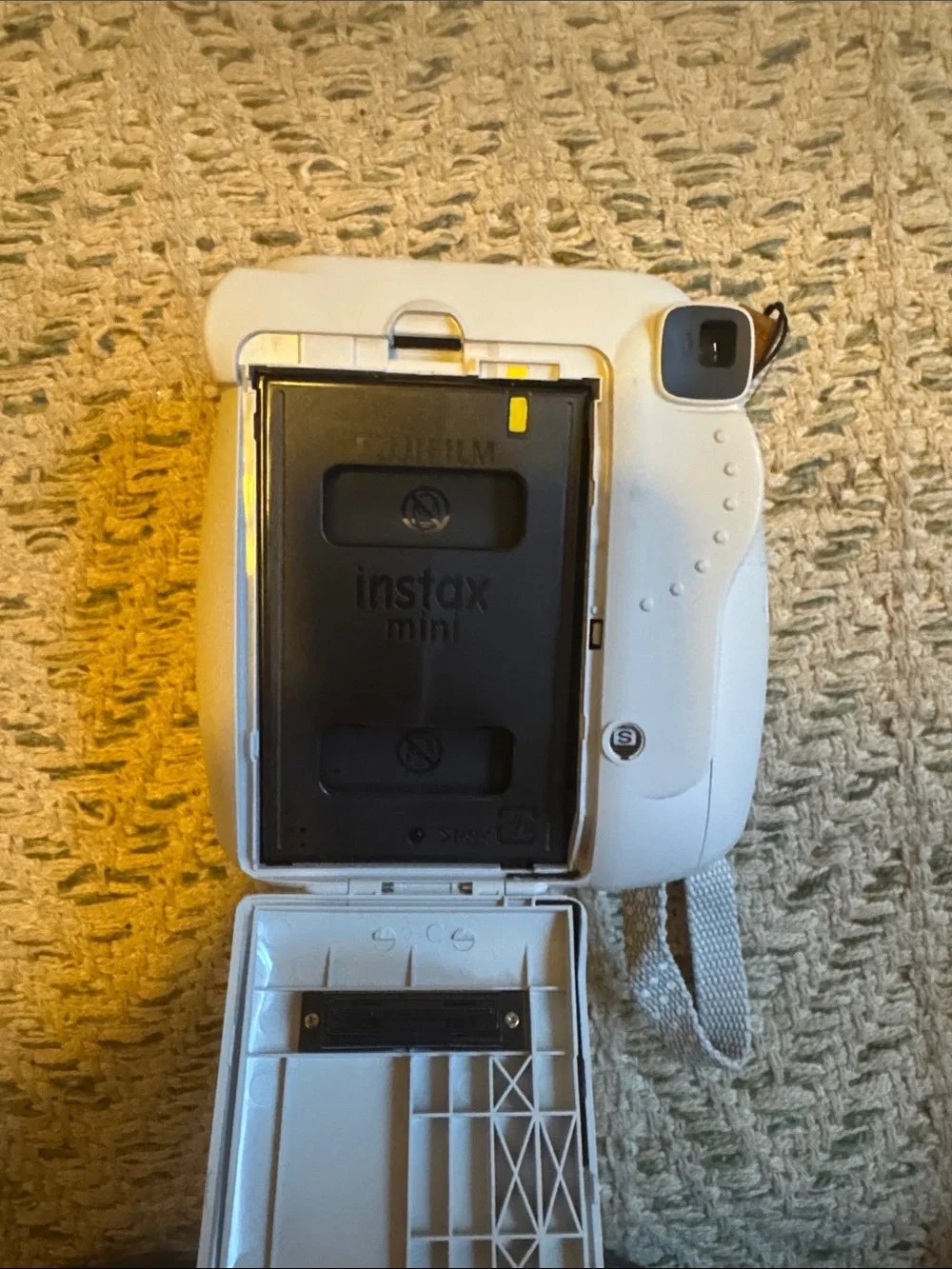 Fujifilm Instax Mini 9 Instant Camera - White with Light gray Strap
